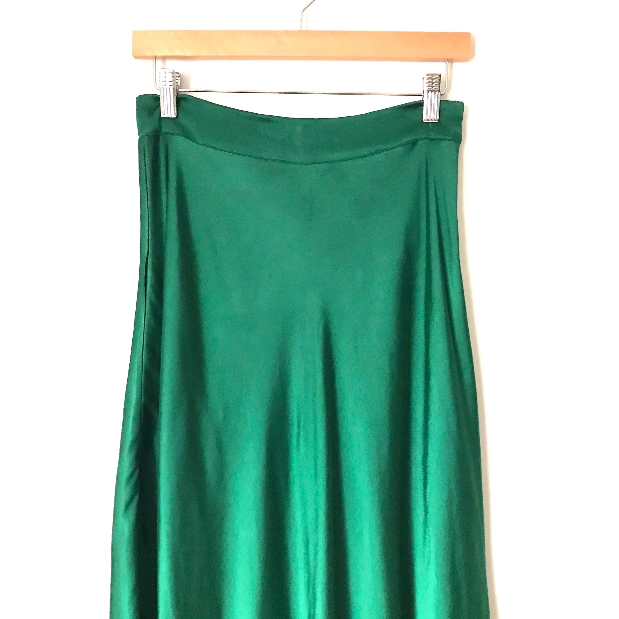 DO BE Green Satin Skirt- Size M