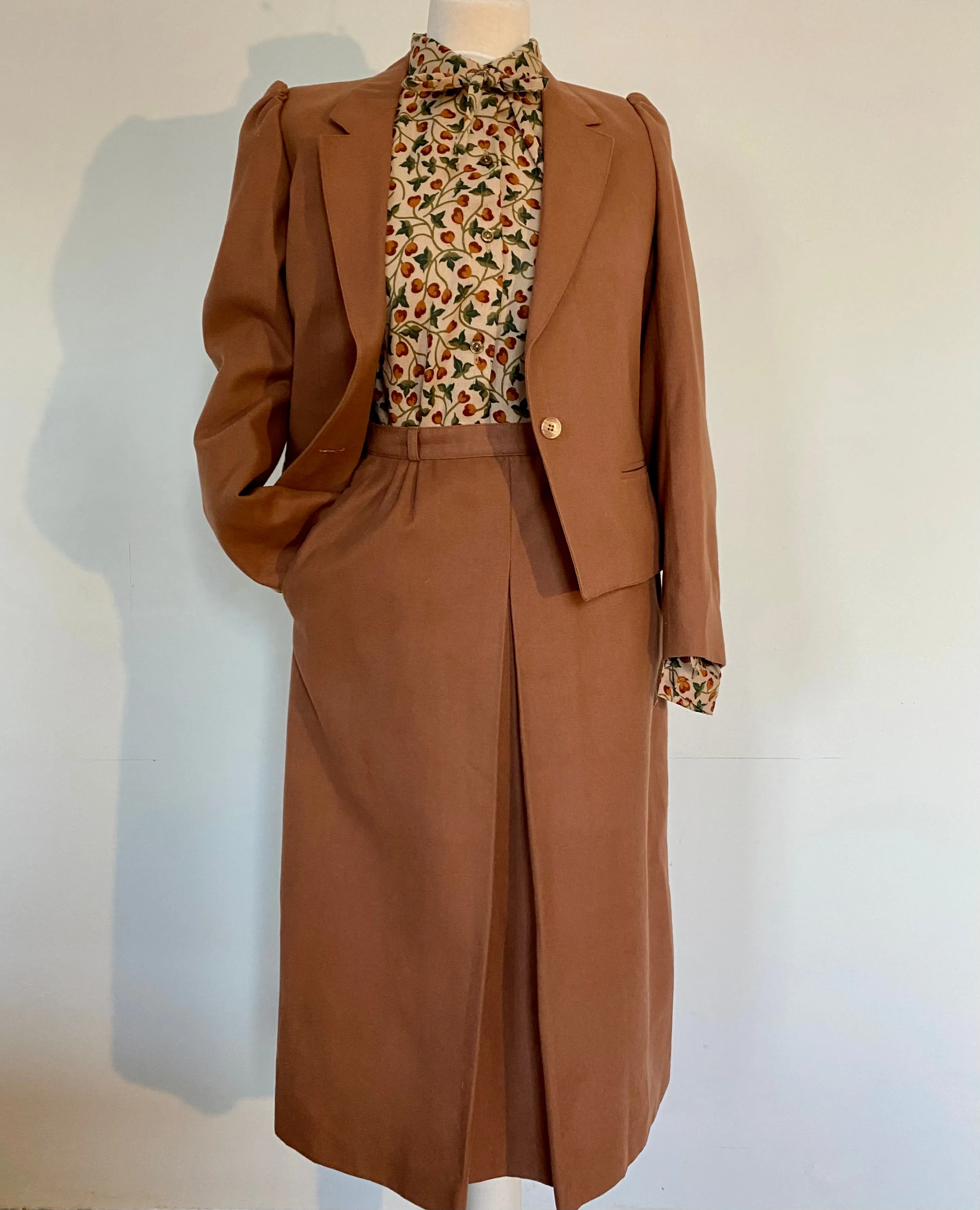 Early Next fawn skirt suit size small