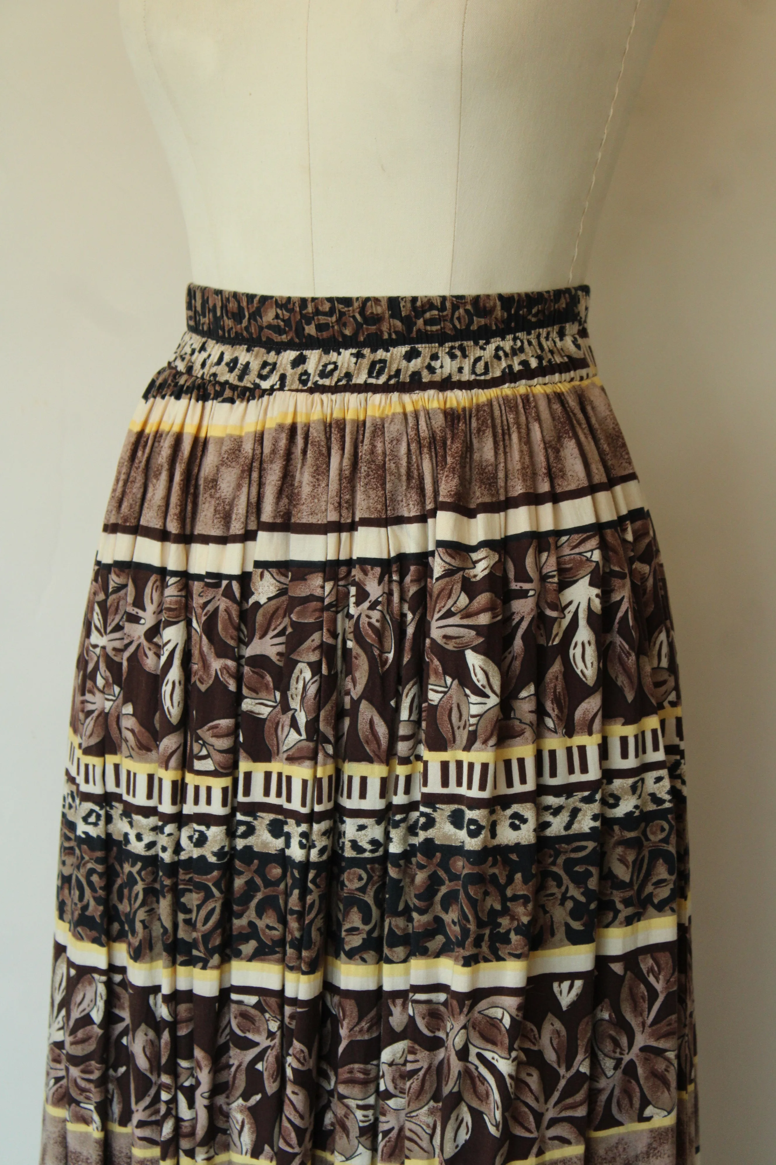 Vintage 1990s Brookridge Black and Brown Full Circle Skirt